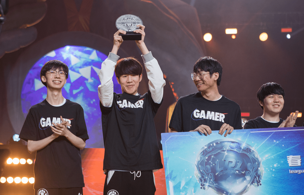 开元体育APP-Rookie与40激战TL分钟冲刺阶段迈阿密热火备战欧冠，亚特兰大赛前强势反弹瞬间刷屏的简单介绍